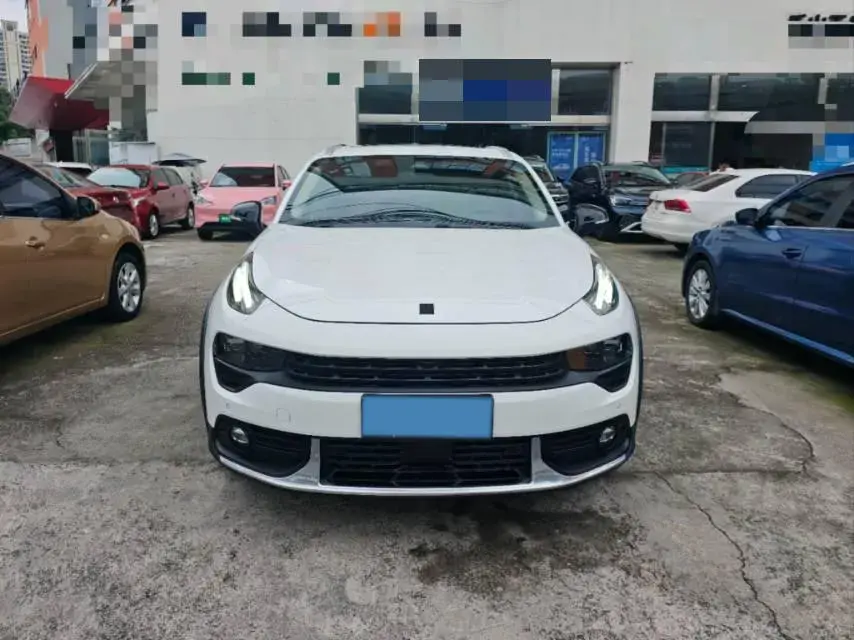 2018 LYNK&CO 02 thumbnail 2