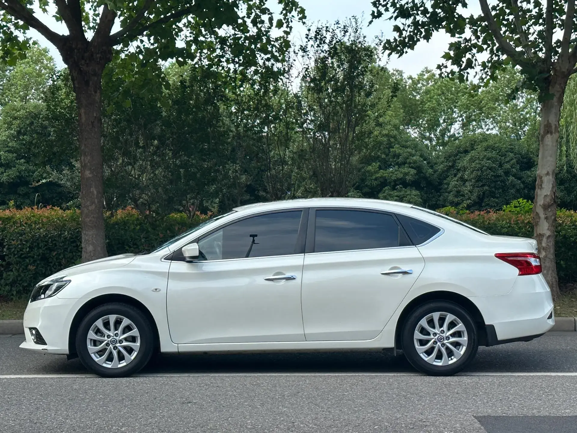 2022 NISSAN SYLPHY thumbnail 3