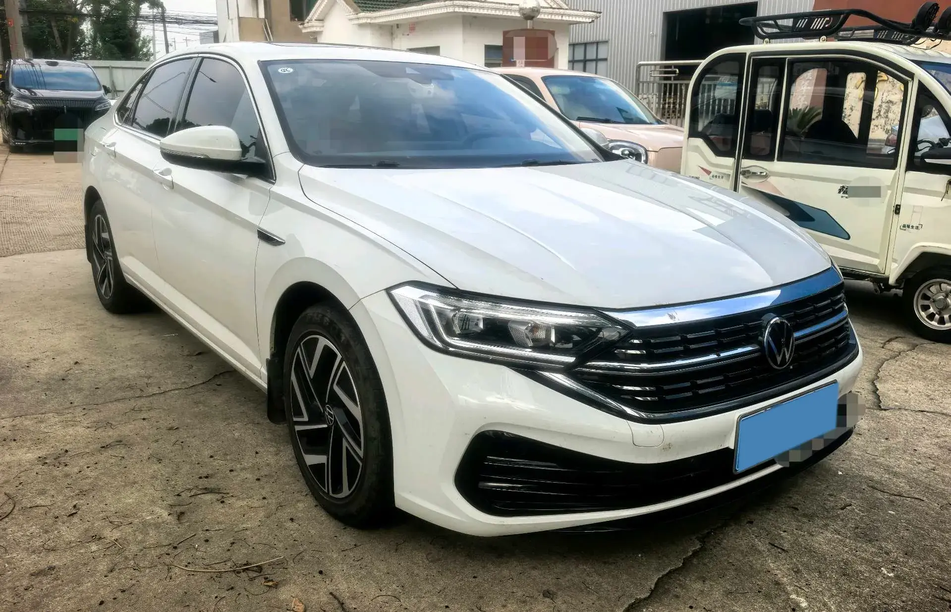 2023 VOLKSWAGEN SAGITAR thumbnail 2