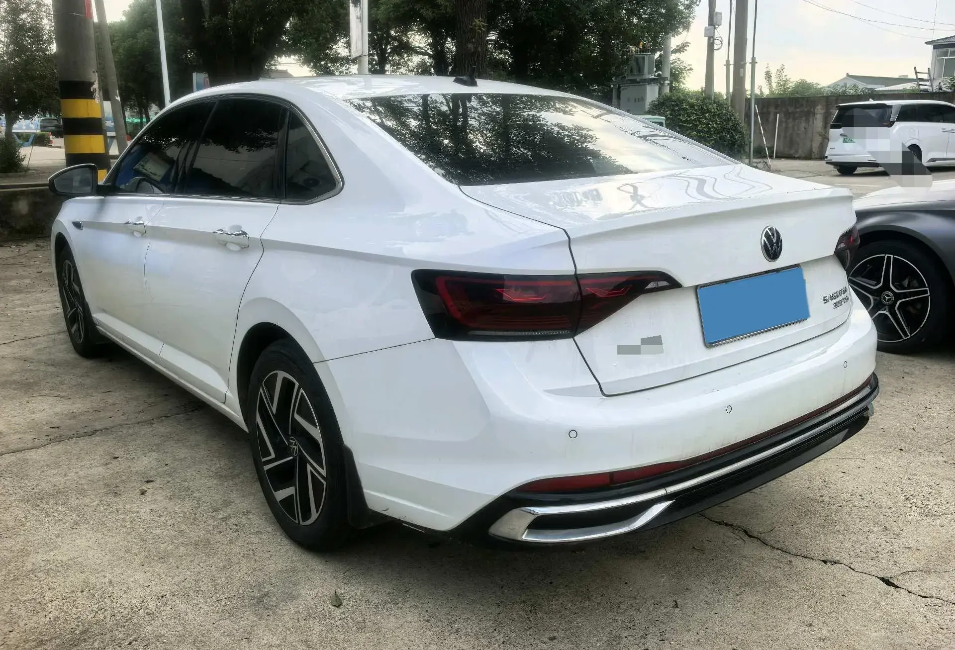 2023 VOLKSWAGEN SAGITAR thumbnail 4