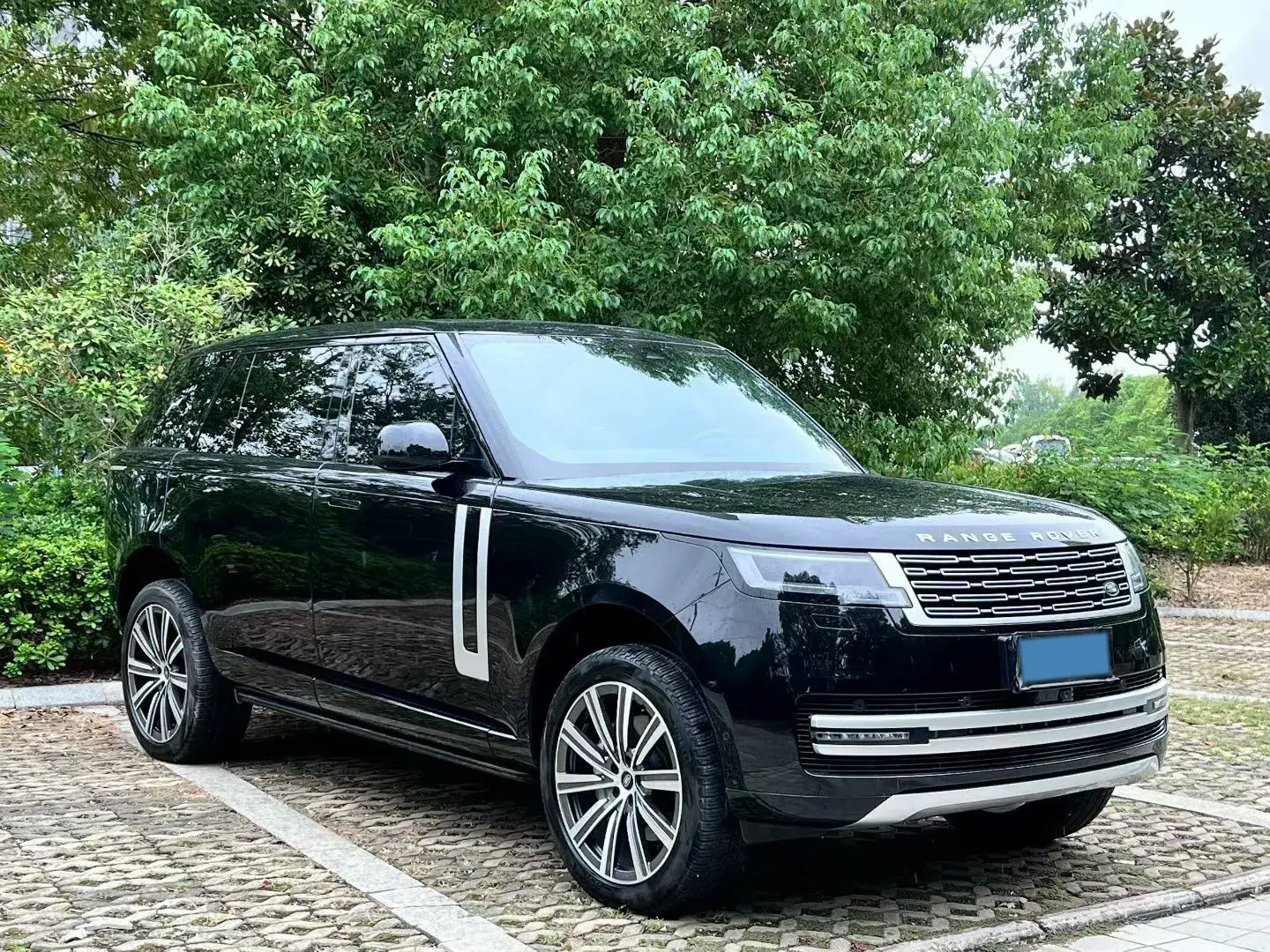 2024 LAND ROVER thumbnail 3