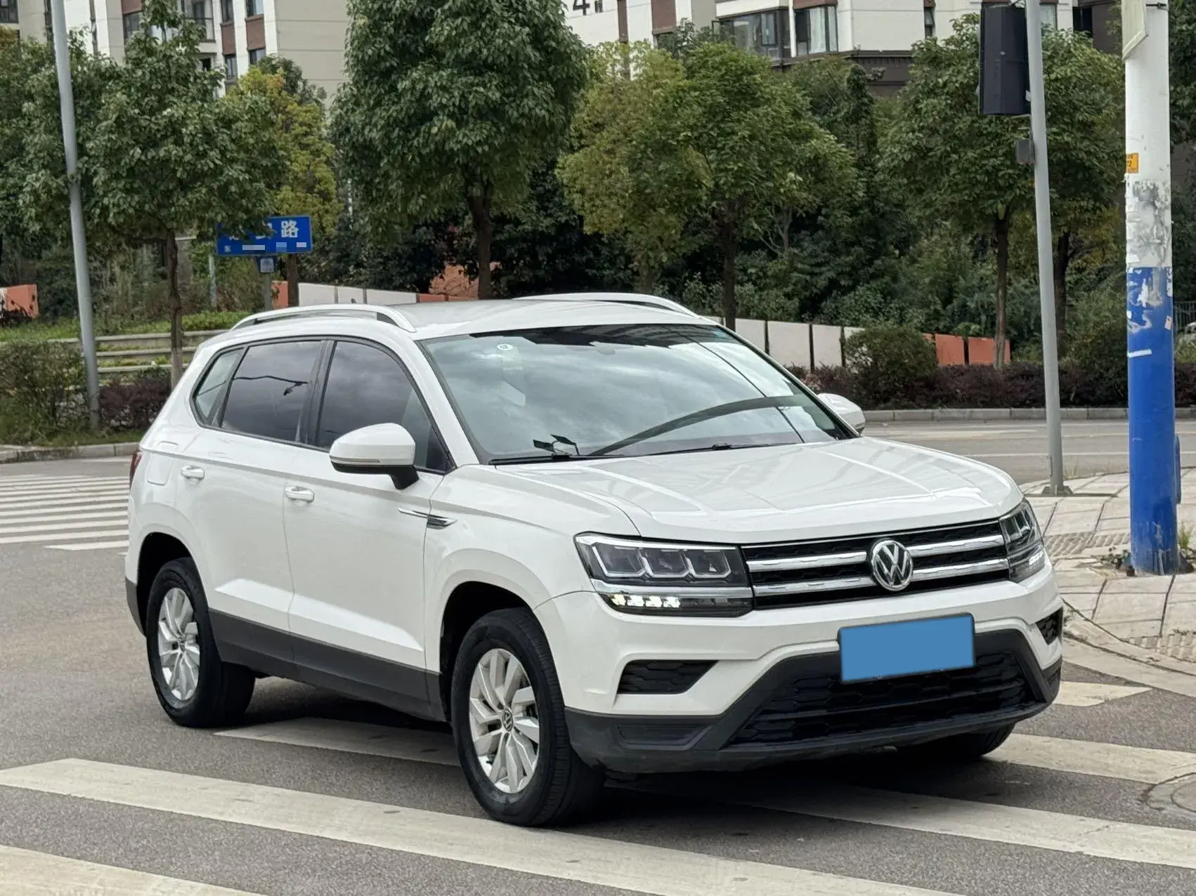 2022 VOLKSWAGEN THARU thumbnail 3