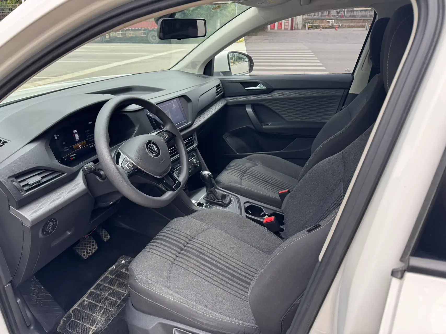 2022 VOLKSWAGEN THARU thumbnail 4