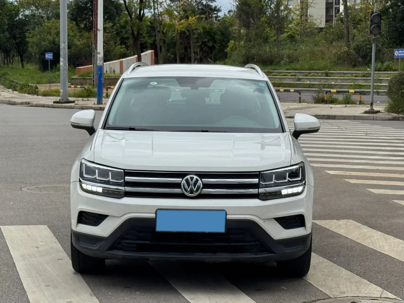 2022 VOLKSWAGEN THARU thumbnail 2