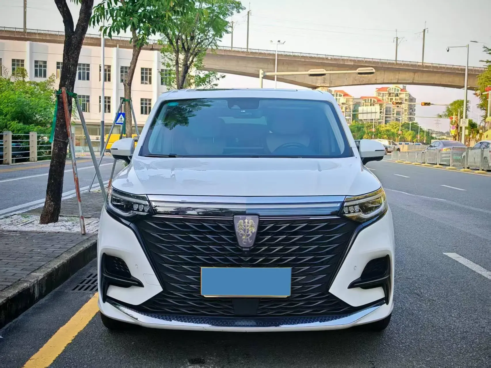 2021 ROEWE IMAX8 thumbnail 2