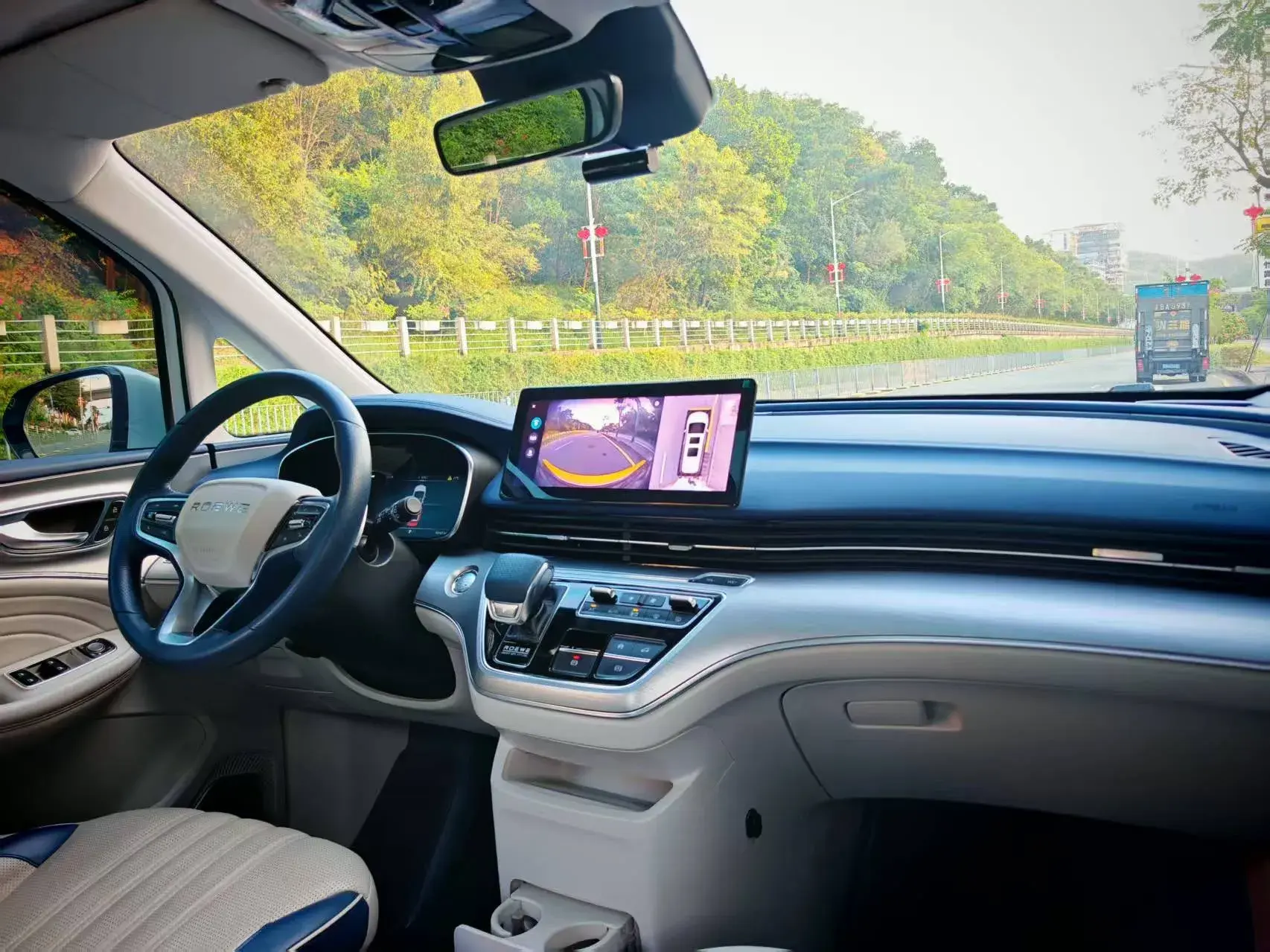 2021 ROEWE IMAX8 thumbnail 4