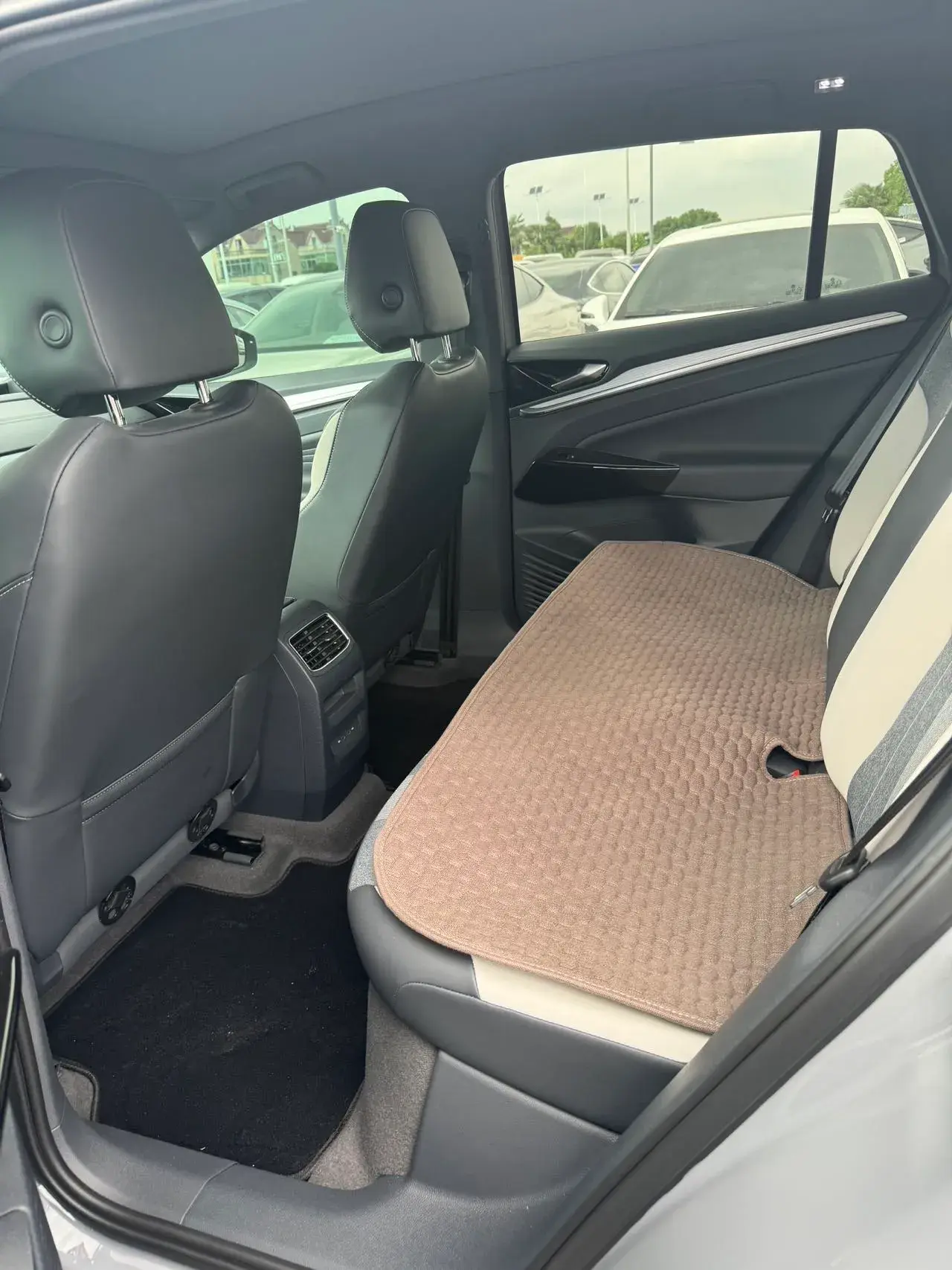 2024 VOLKSWAGEN ID.4 thumbnail 4