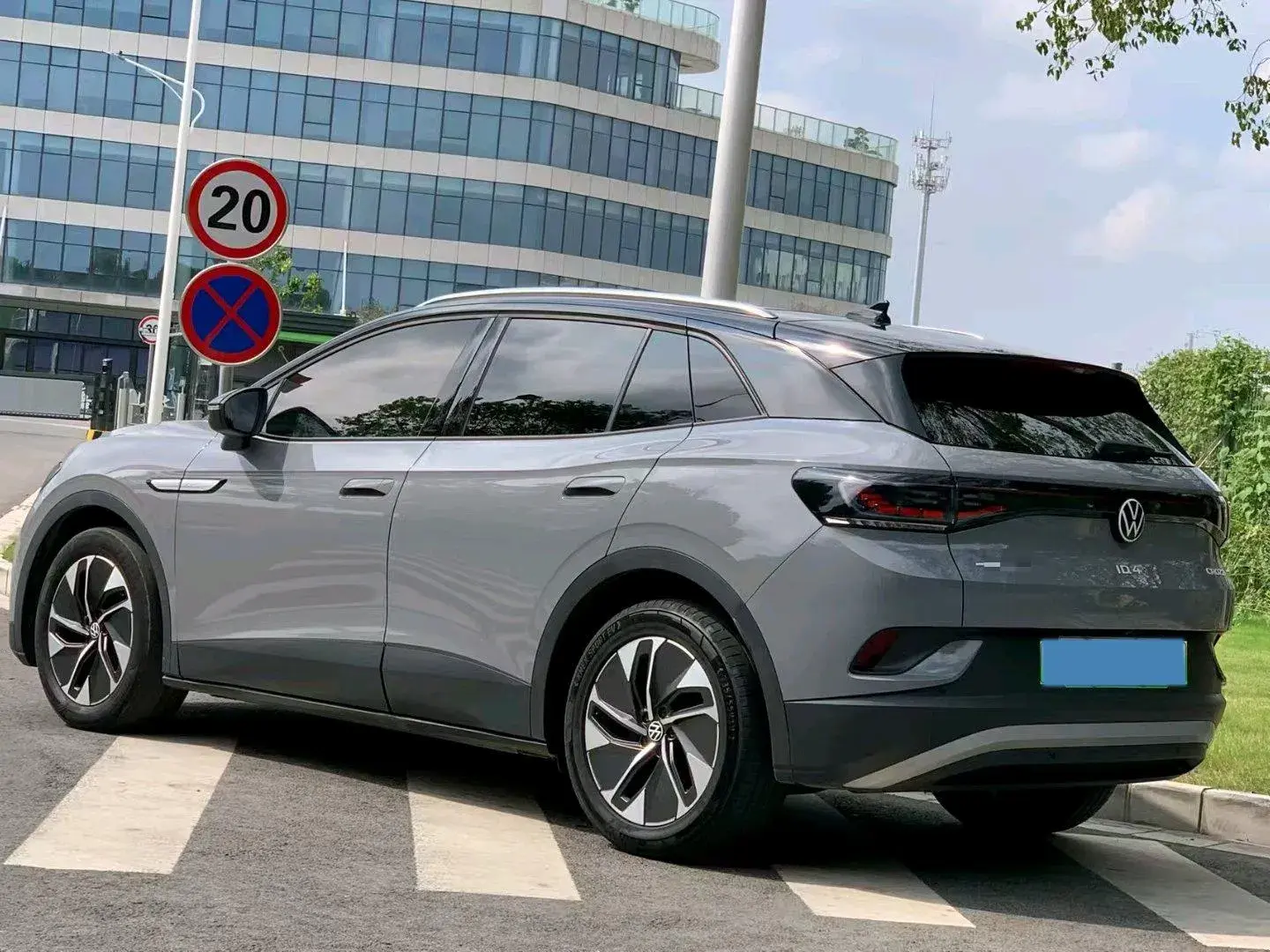 2022 VOLKSWAGEN ID.4 thumbnail 3