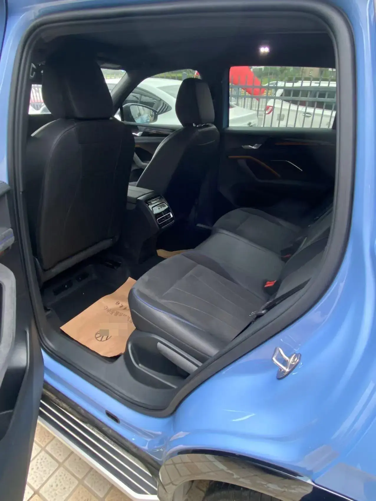 2024 VOLKSWAGEN TIGUAN thumbnail 3