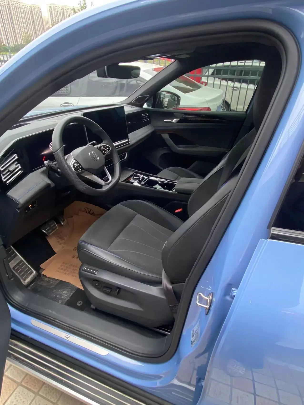 2024 VOLKSWAGEN TIGUAN thumbnail 2