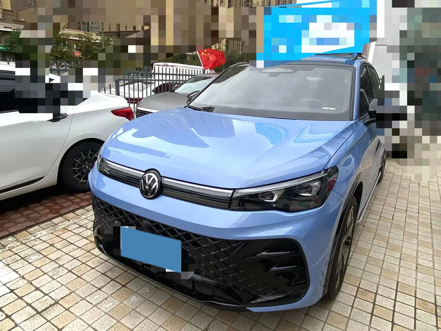 2024 VOLKSWAGEN TIGUAN view 1