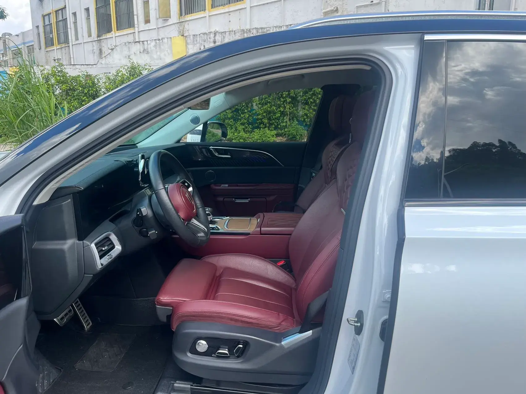 2021 HONGQI E-HS9 thumbnail 3