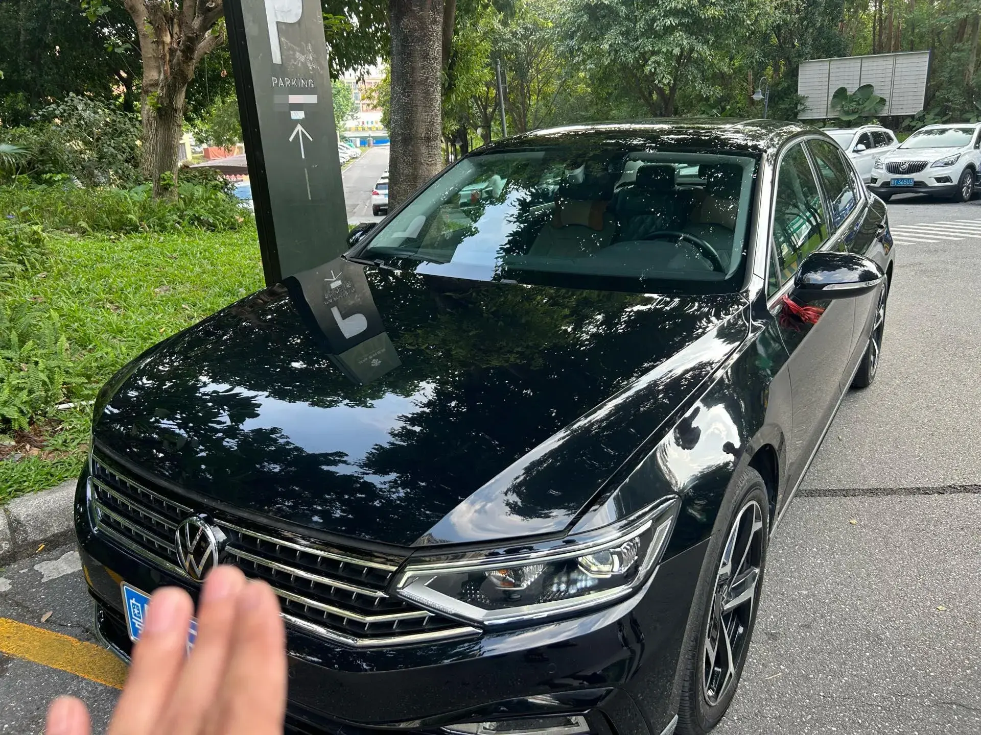 2023 VOLKSWAGEN MAGOTAN view 1