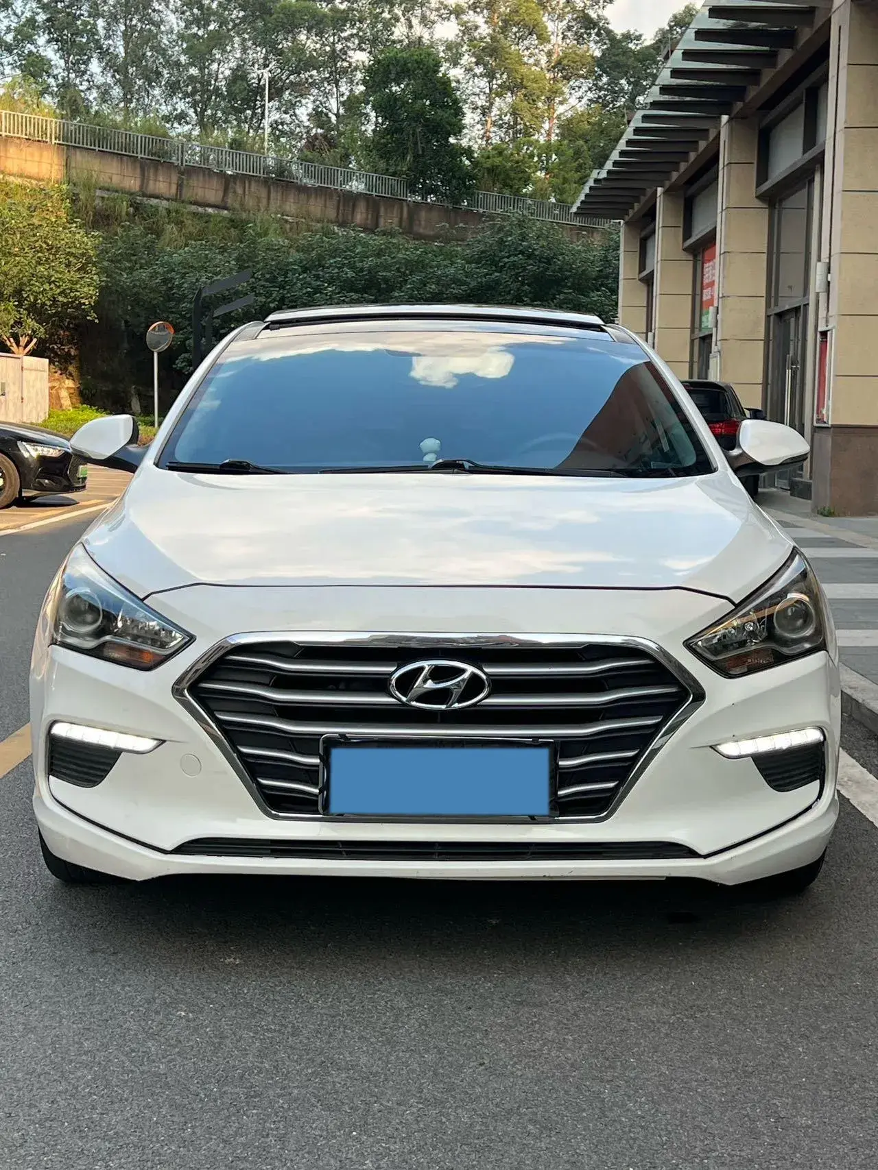 2017 HYUNDAI MISTRA thumbnail 2