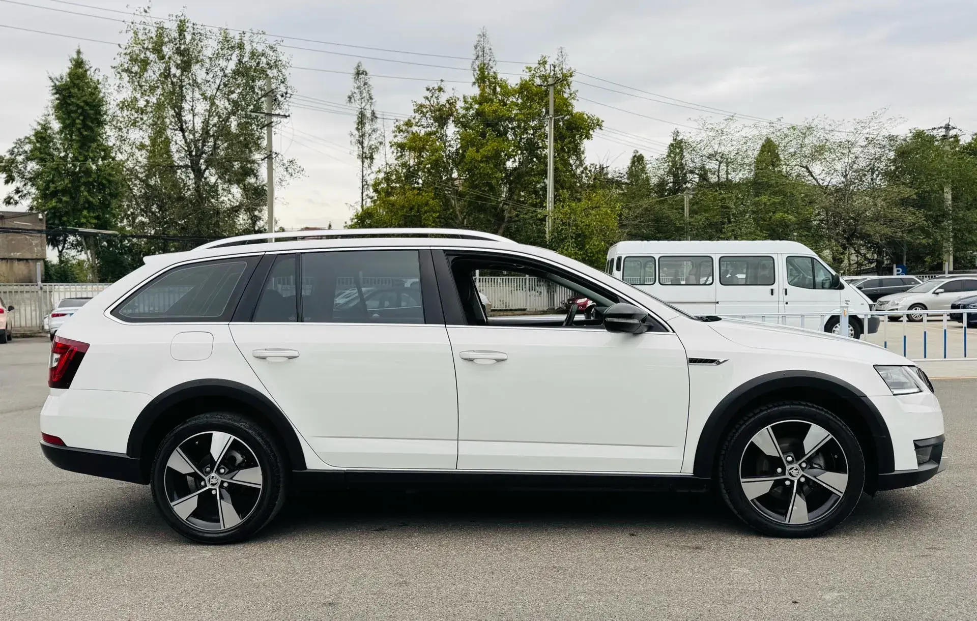 2018 SKODA OCTAVIA thumbnail 3