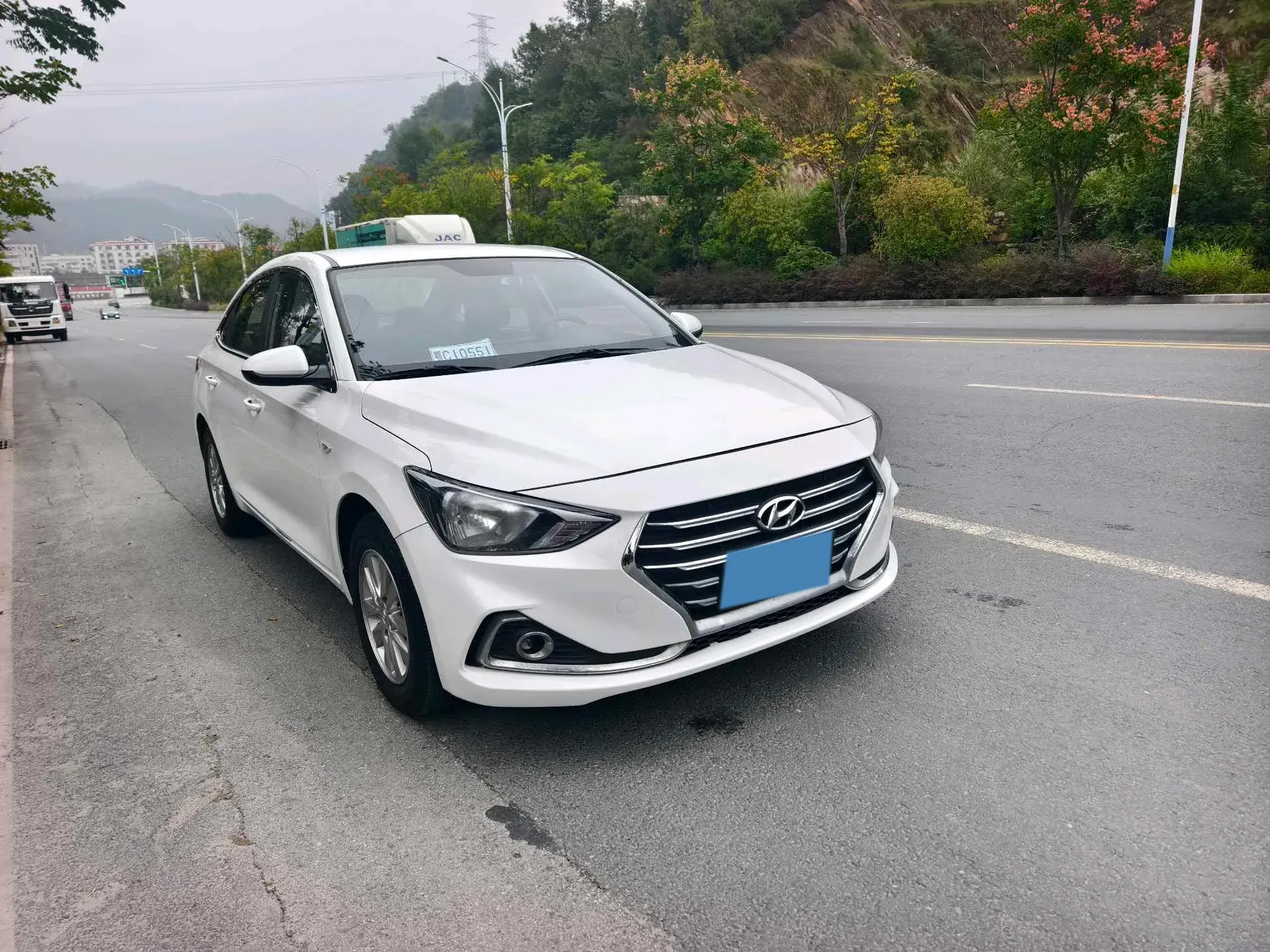 2017 HYUNDAI CELESTA thumbnail 2