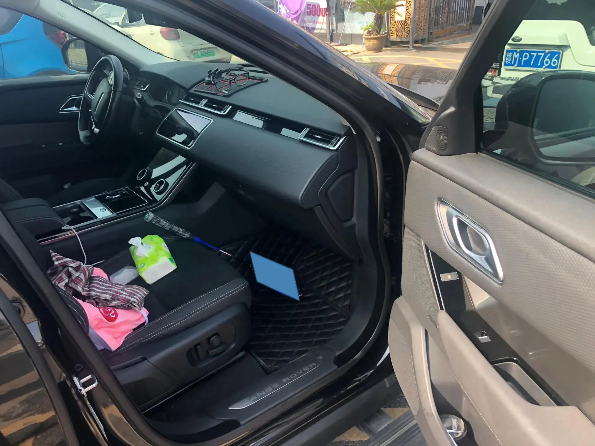 2020 LAND ROVER thumbnail 4