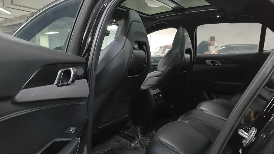 2022 LYNK&CO 03 thumbnail 3