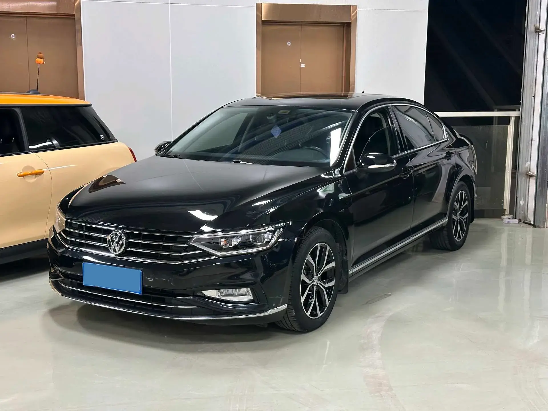 2020 VOLKSWAGEN MAGOTAN view 1