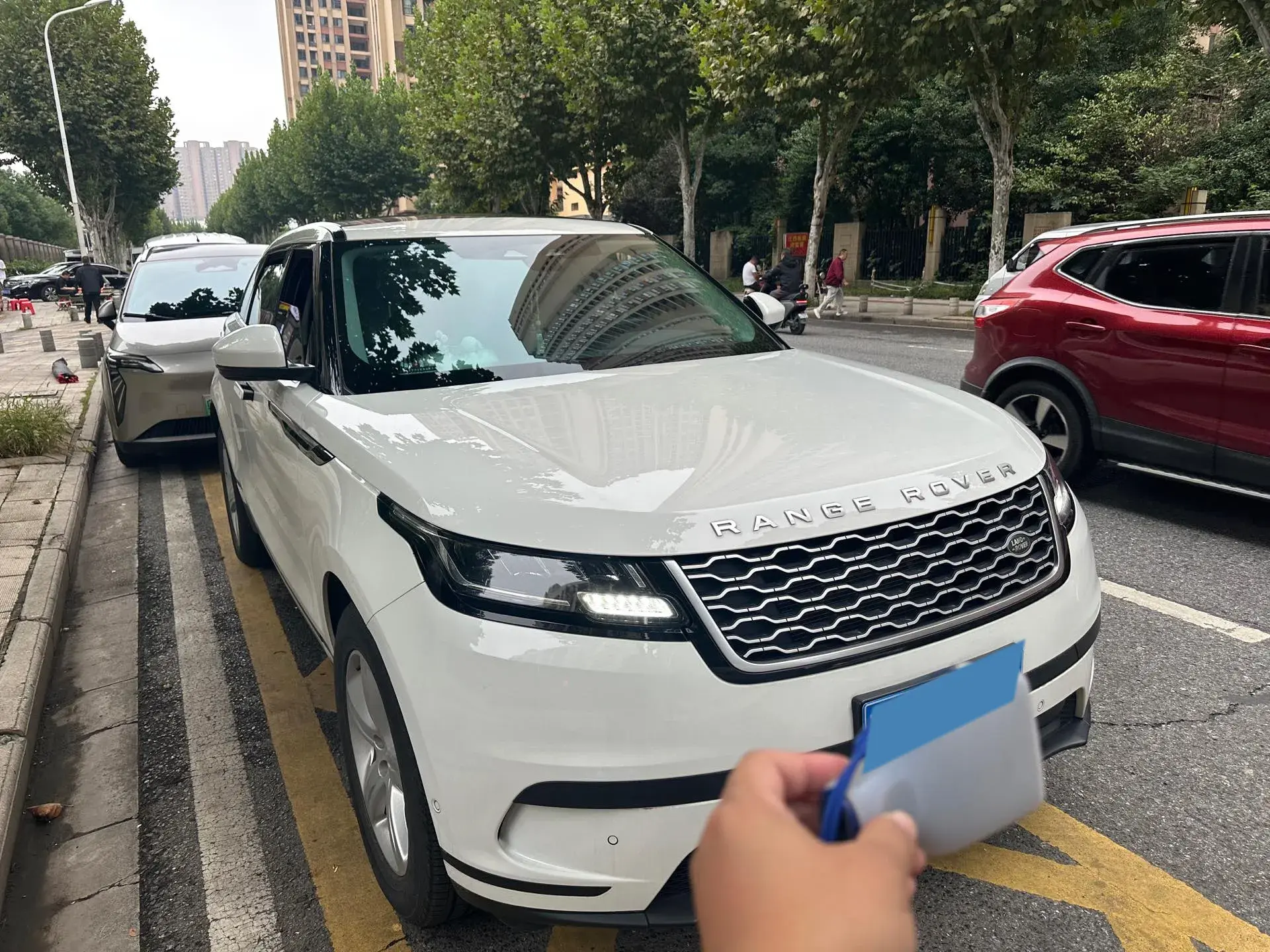 2022 LAND ROVER thumbnail 2