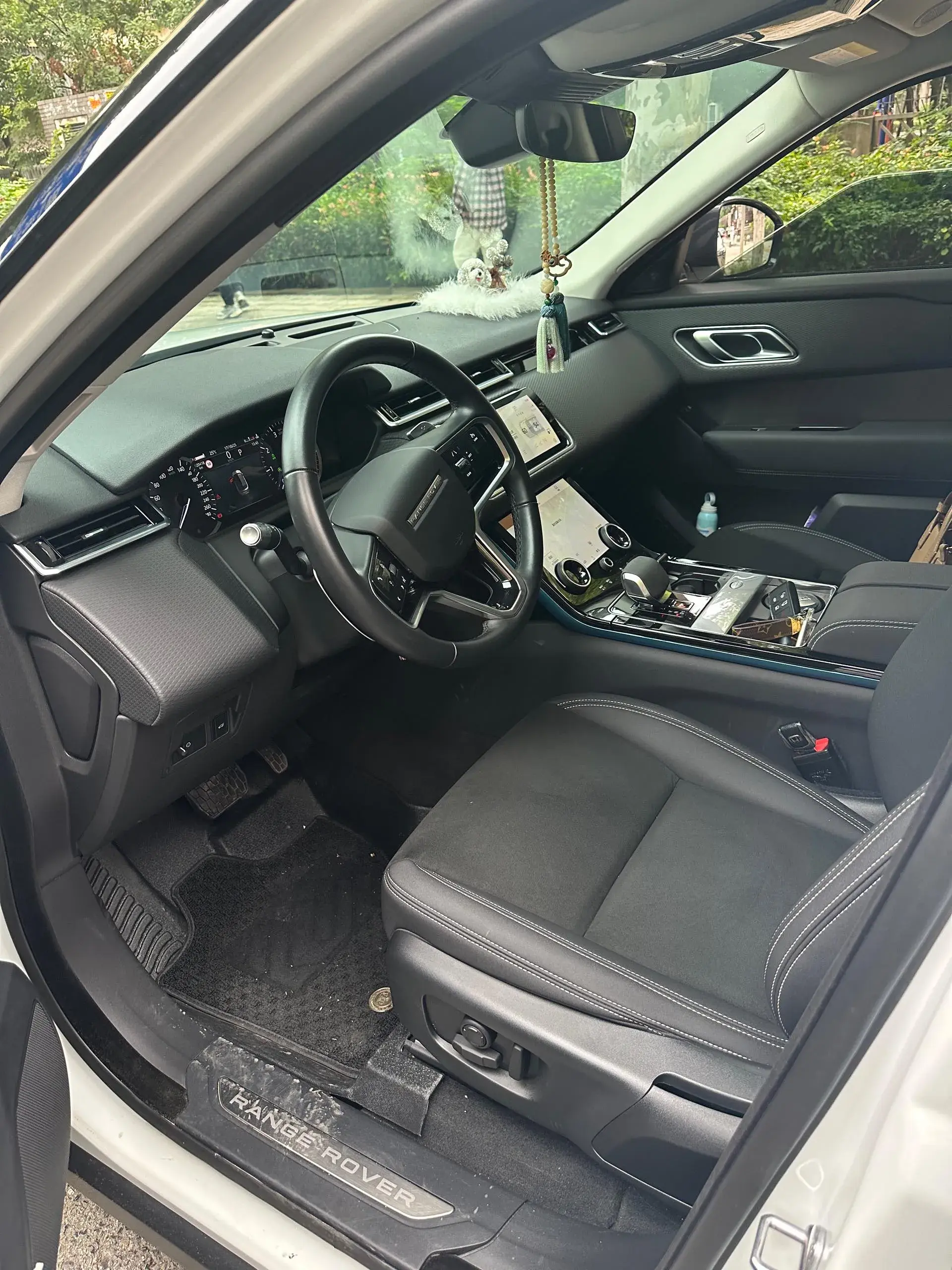 2022 LAND ROVER thumbnail 4