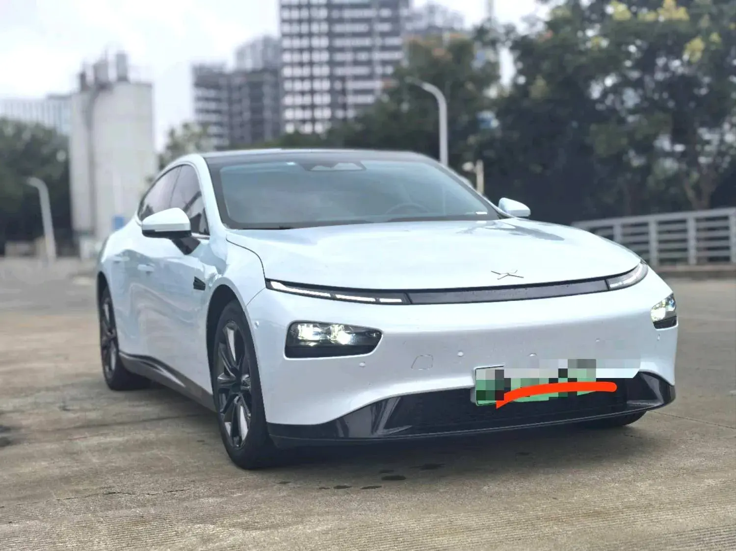 2022 XPENG P7 thumbnail 2