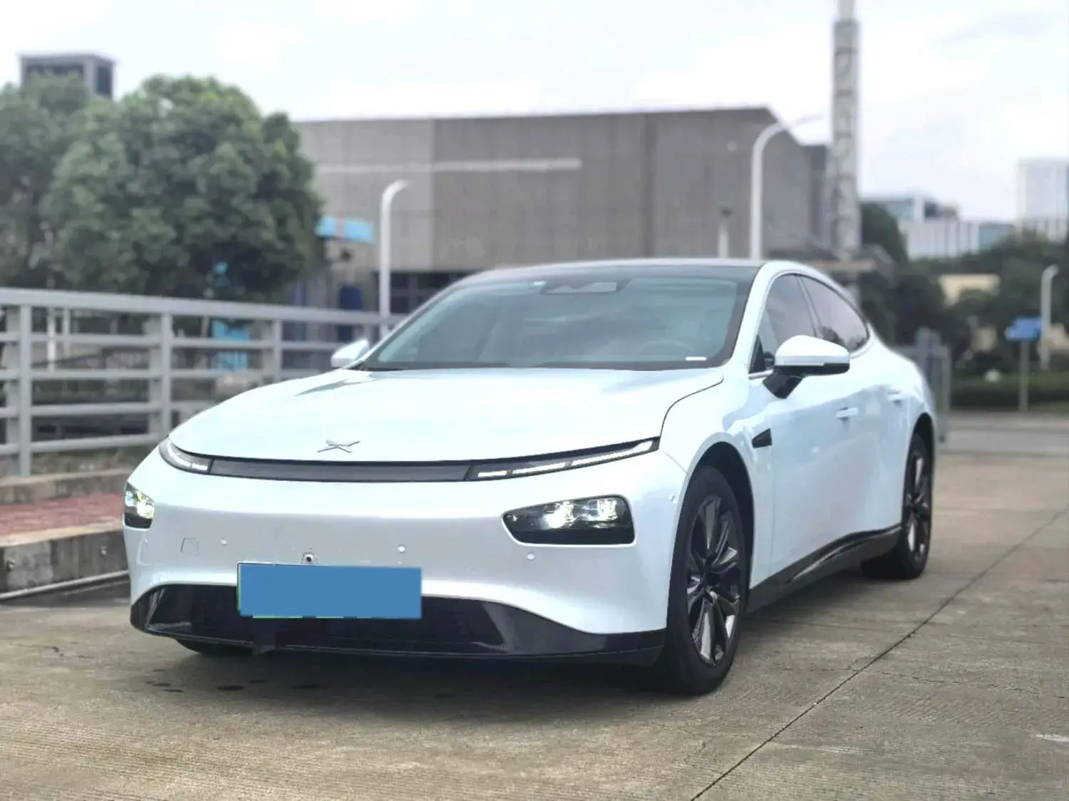 2022 XPENG P7 view 1