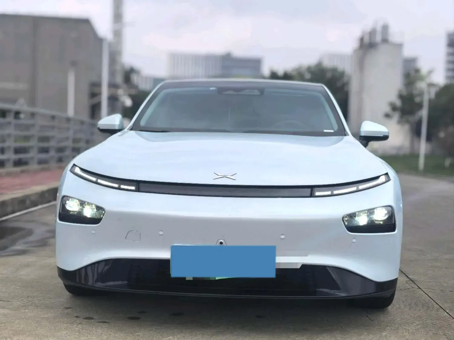 2022 XPENG P7 thumbnail 3