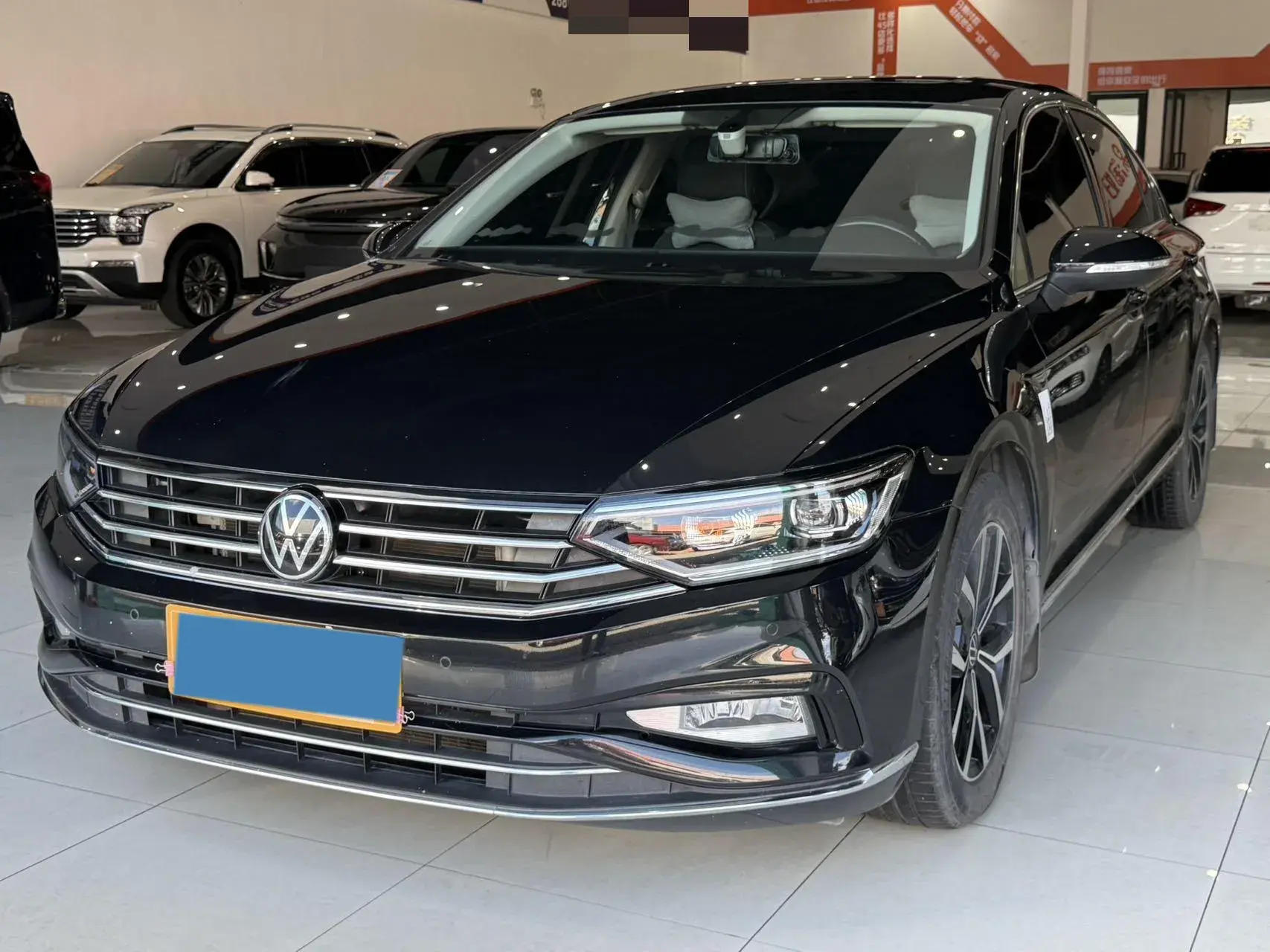 2020 VOLKSWAGEN MAGOTAN view 1