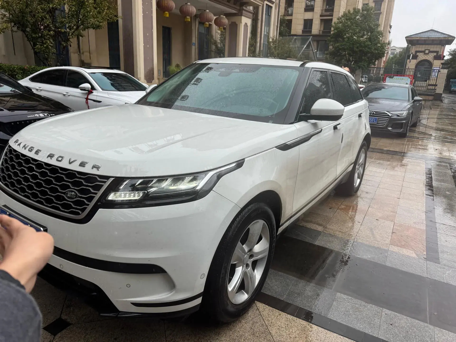 2022 LAND ROVER view 1