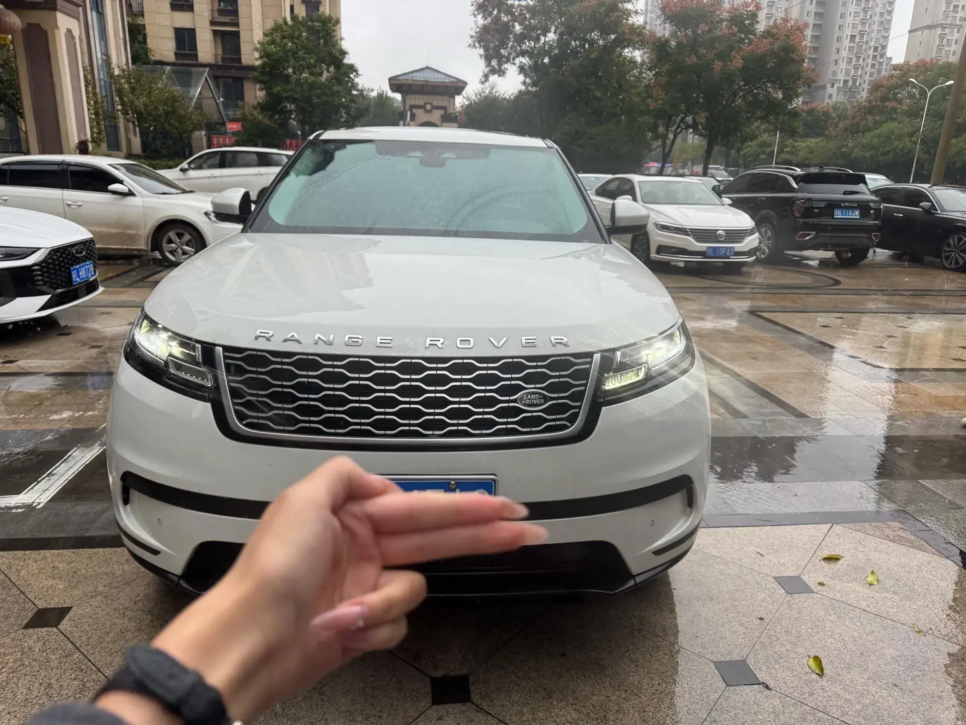 2022 LAND ROVER thumbnail 2