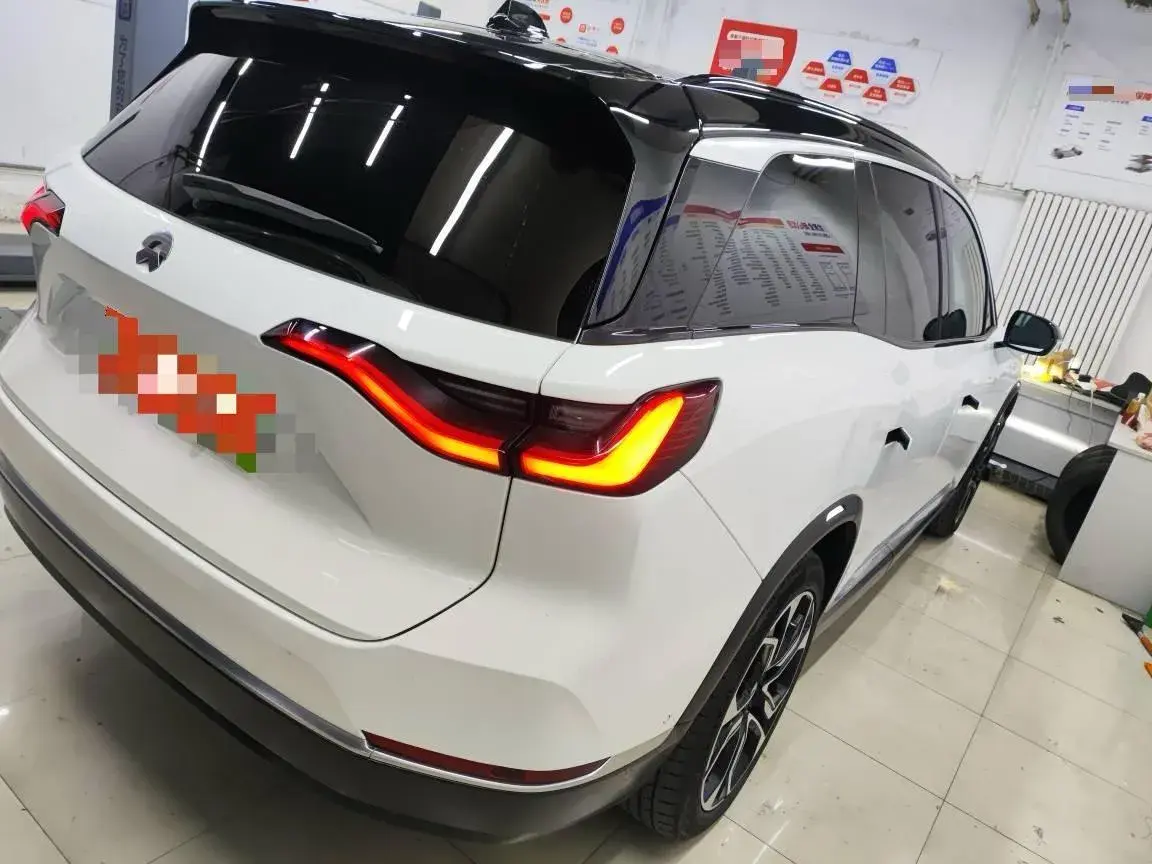 2020 NIO ES8 thumbnail 3