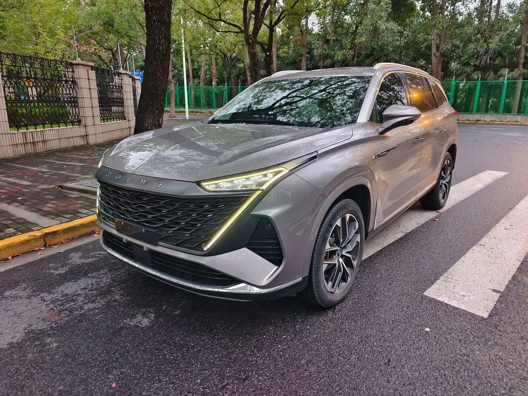 2023 ROEWE RX9 view 1