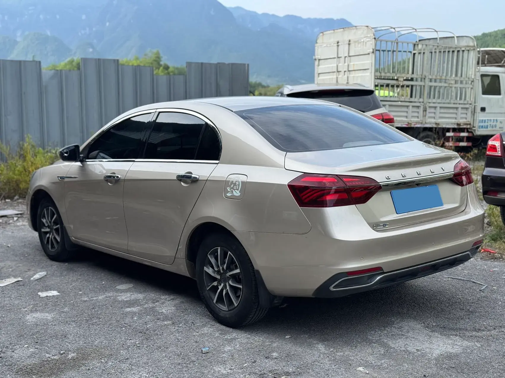 2019 GEELY EMGRAND thumbnail 3