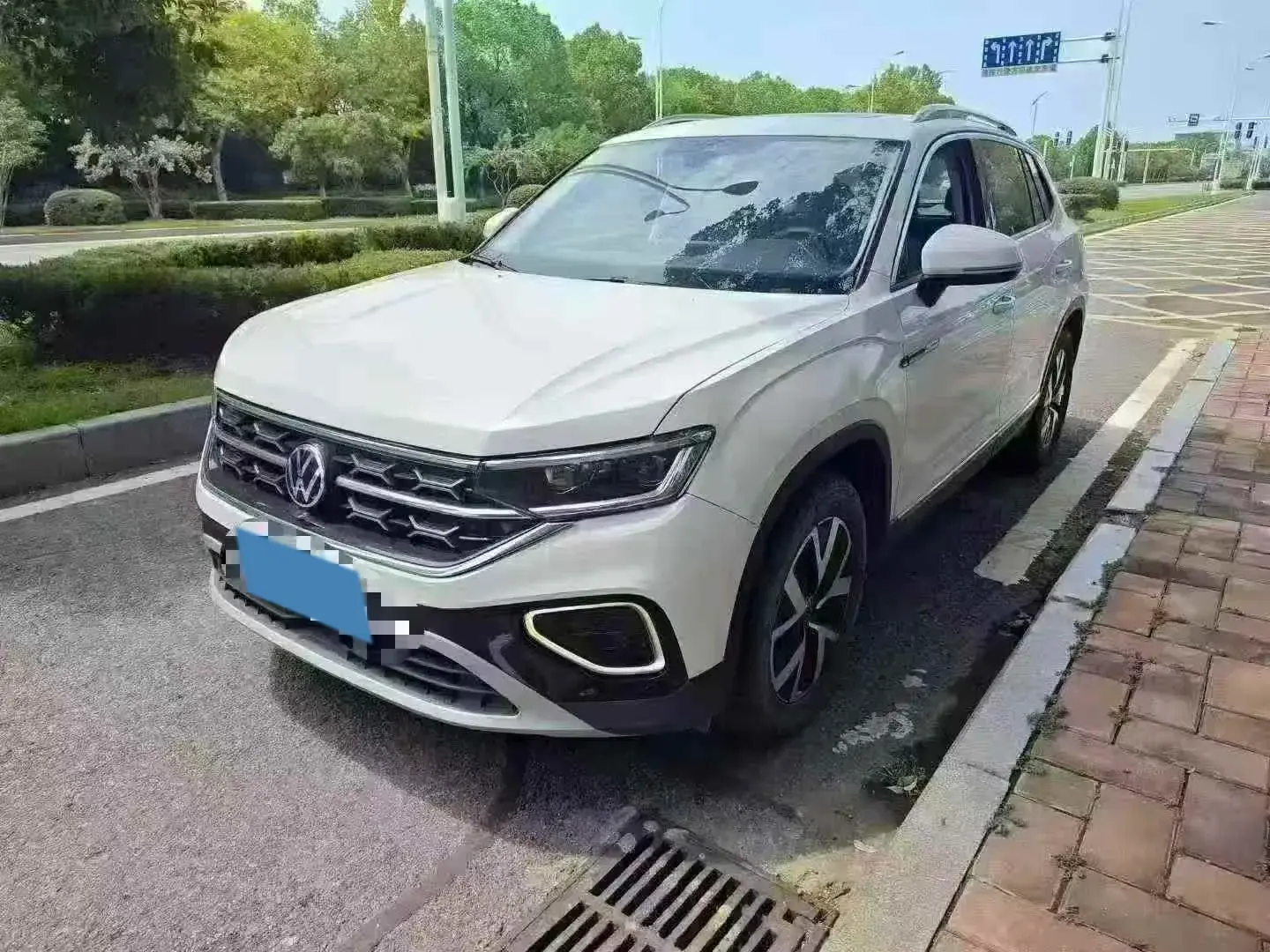 2023 VOLKSWAGEN TAYRON view 1