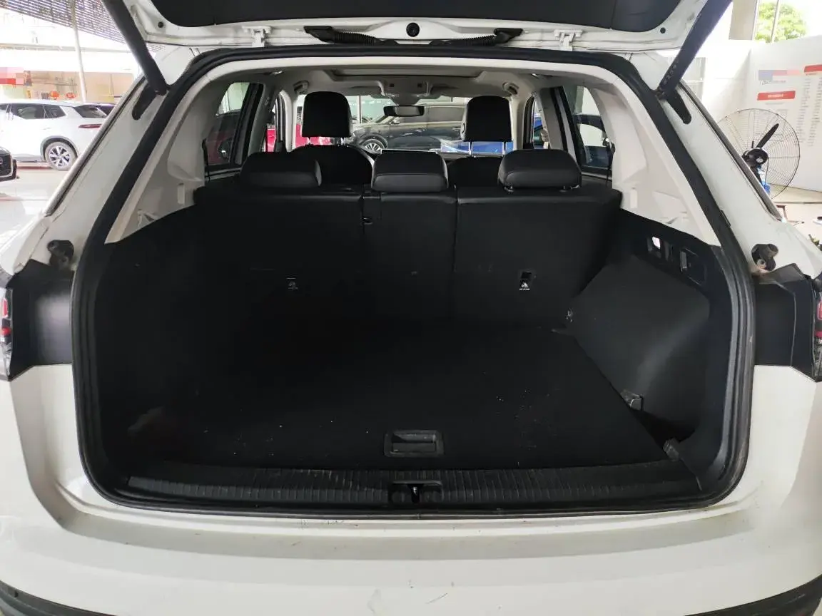 2023 VOLKSWAGEN TAYRON thumbnail 2