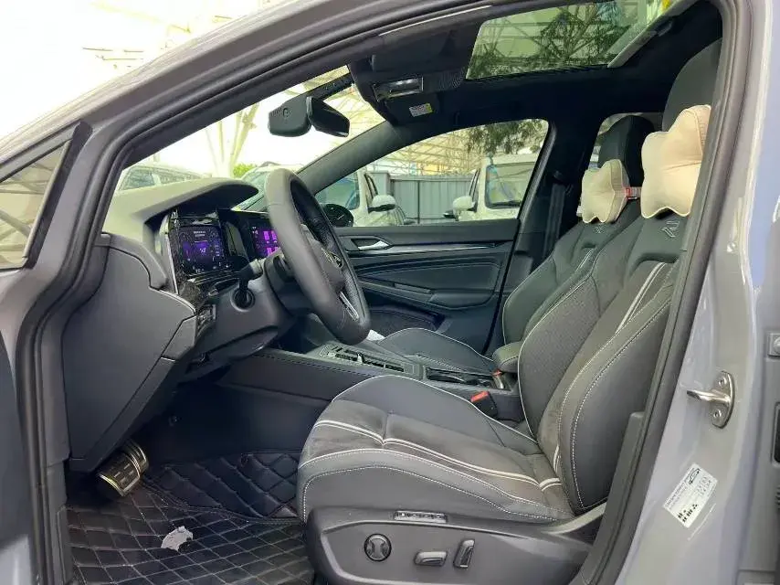 2023 VOLKSWAGEN GOLF thumbnail 3