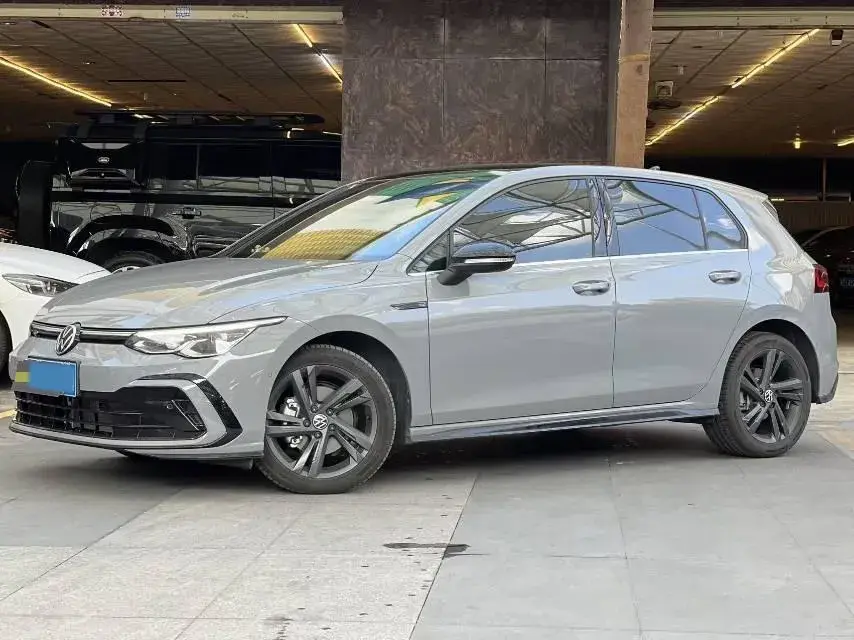 2023 VOLKSWAGEN GOLF view 1