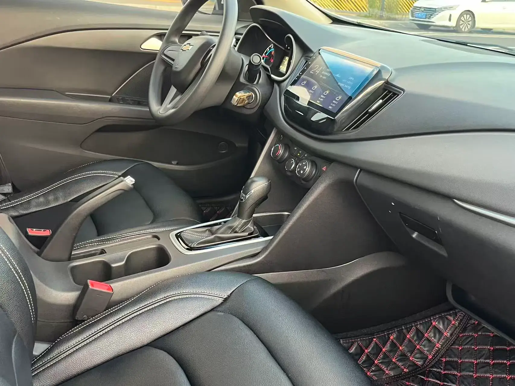 2019 CHEVROLET CAVALIER thumbnail 4