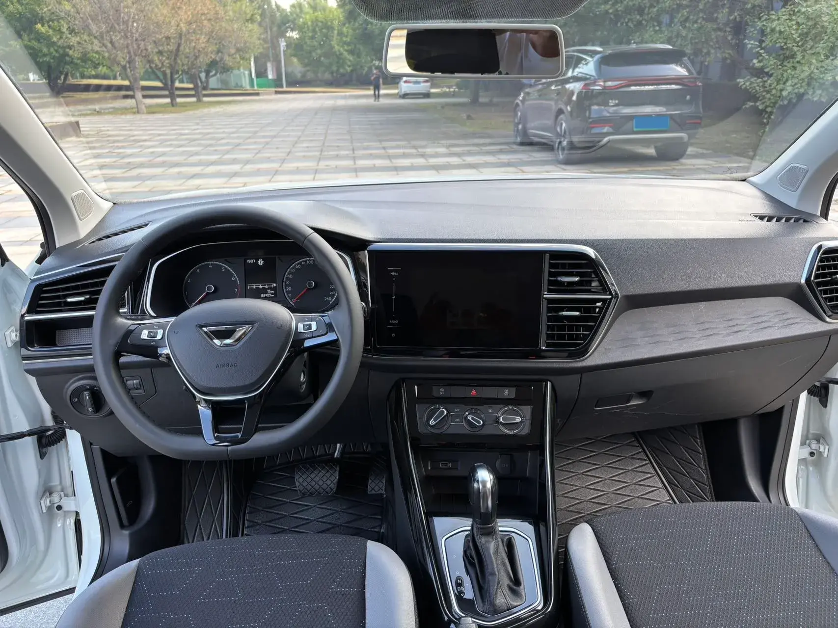 2022 JETTA VS5 thumbnail 4