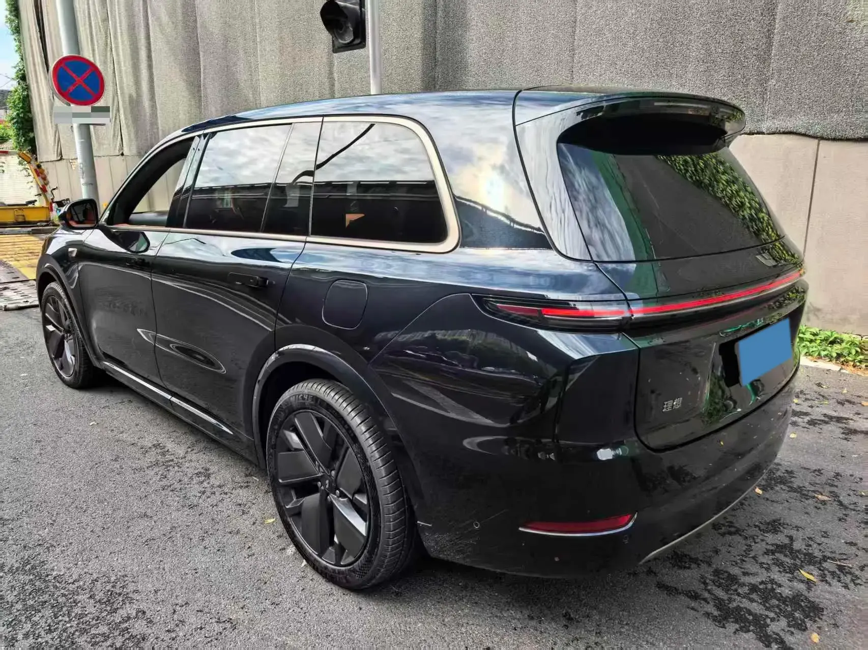 2025 LI L9 thumbnail 4