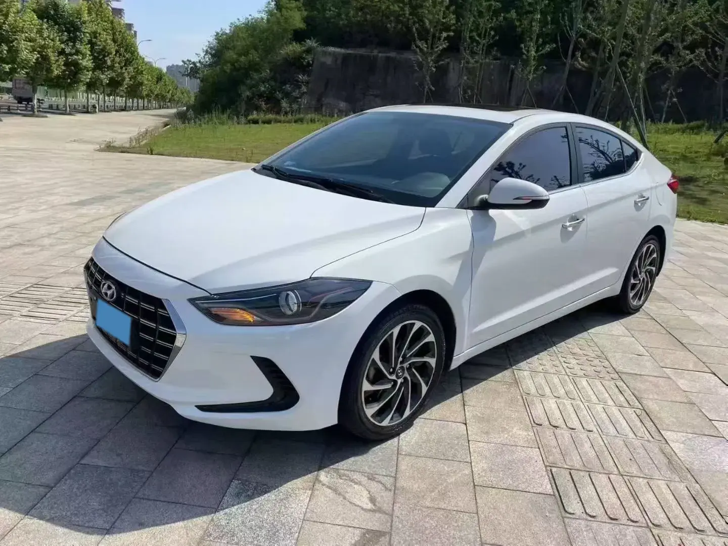 2019 HYUNDAI ELANTRA view 1