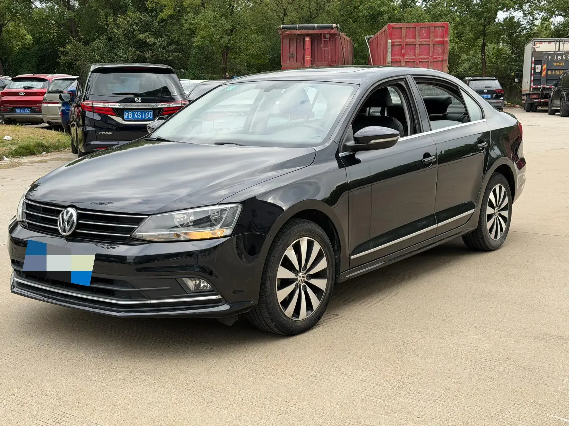 2018 VOLKSWAGEN SAGITAR view 1