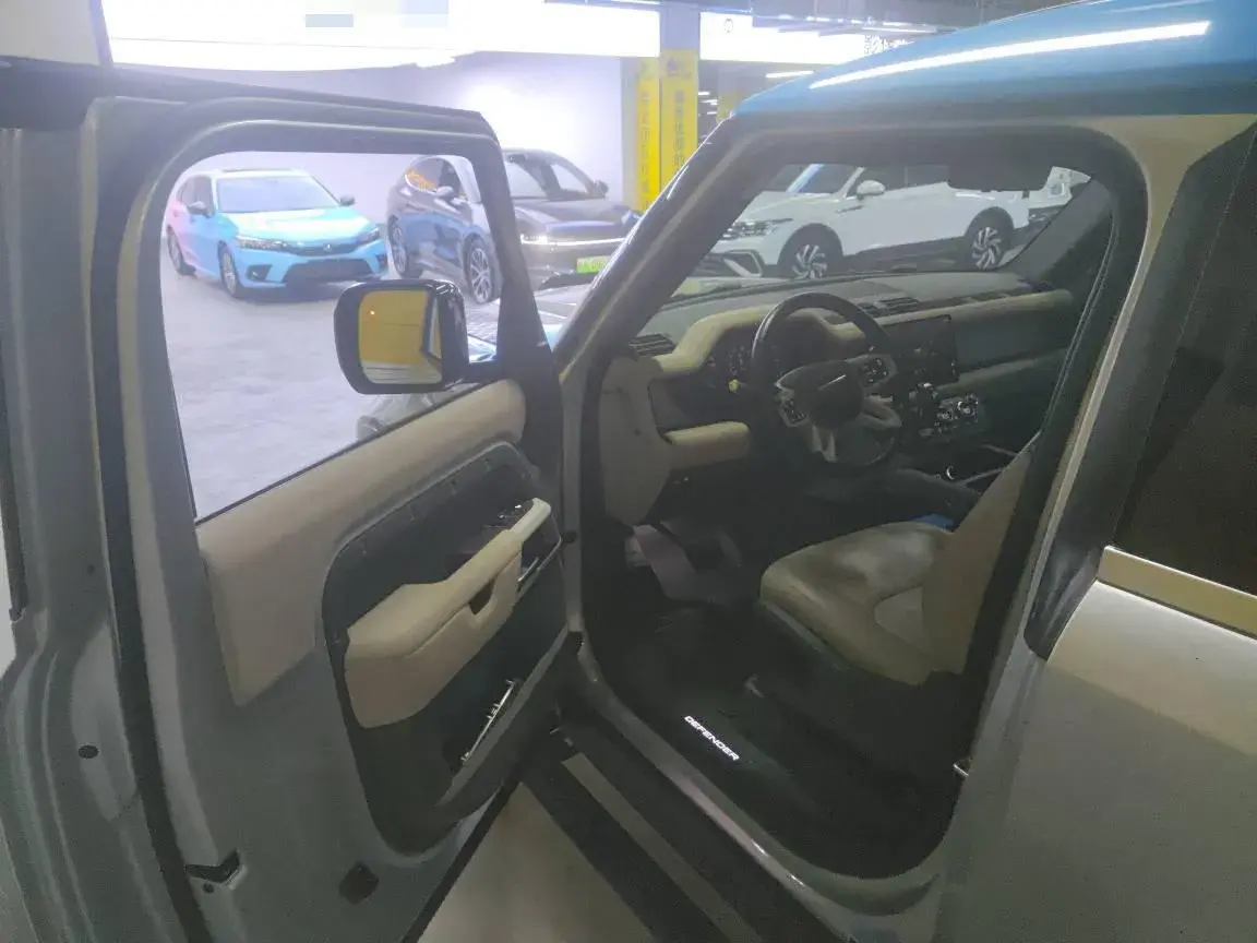 2022 LAND ROVER thumbnail 4