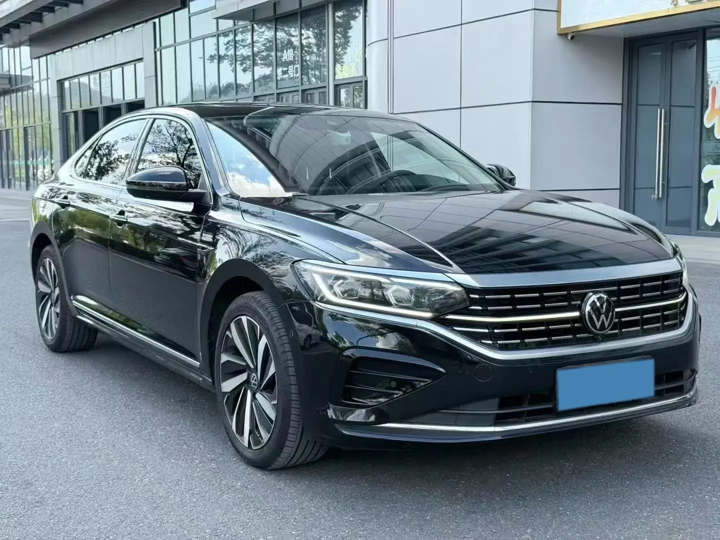 2023 VOLKSWAGEN PASSAT thumbnail 4