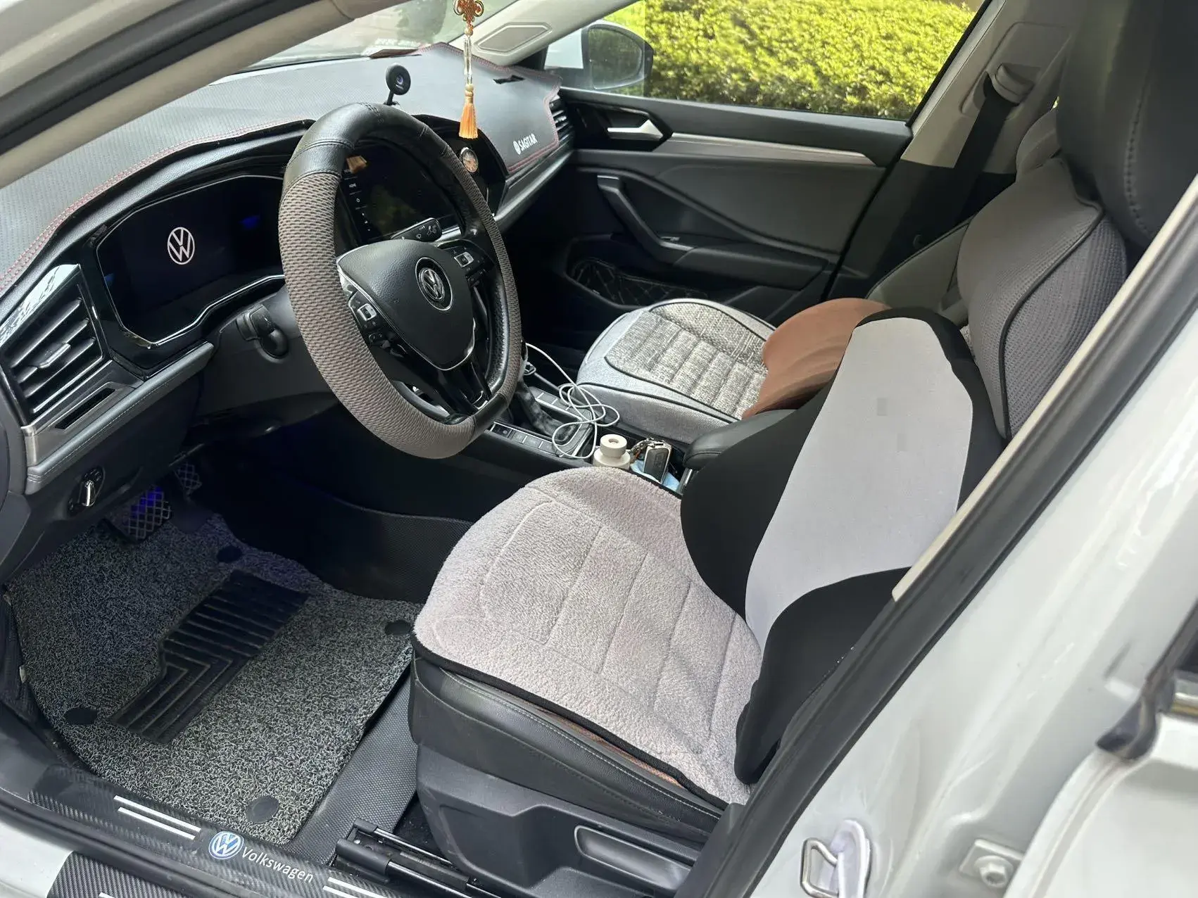 2021 VOLKSWAGEN SAGITAR thumbnail 3