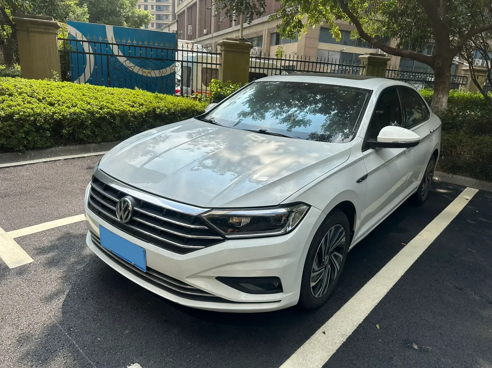 2021 VOLKSWAGEN SAGITAR view 1