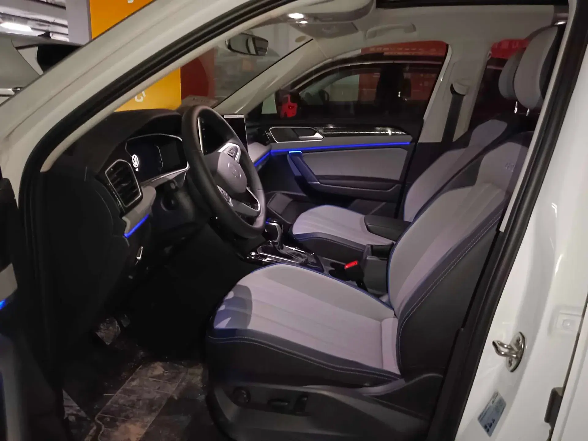 2023 VOLKSWAGEN TAYRON thumbnail 2