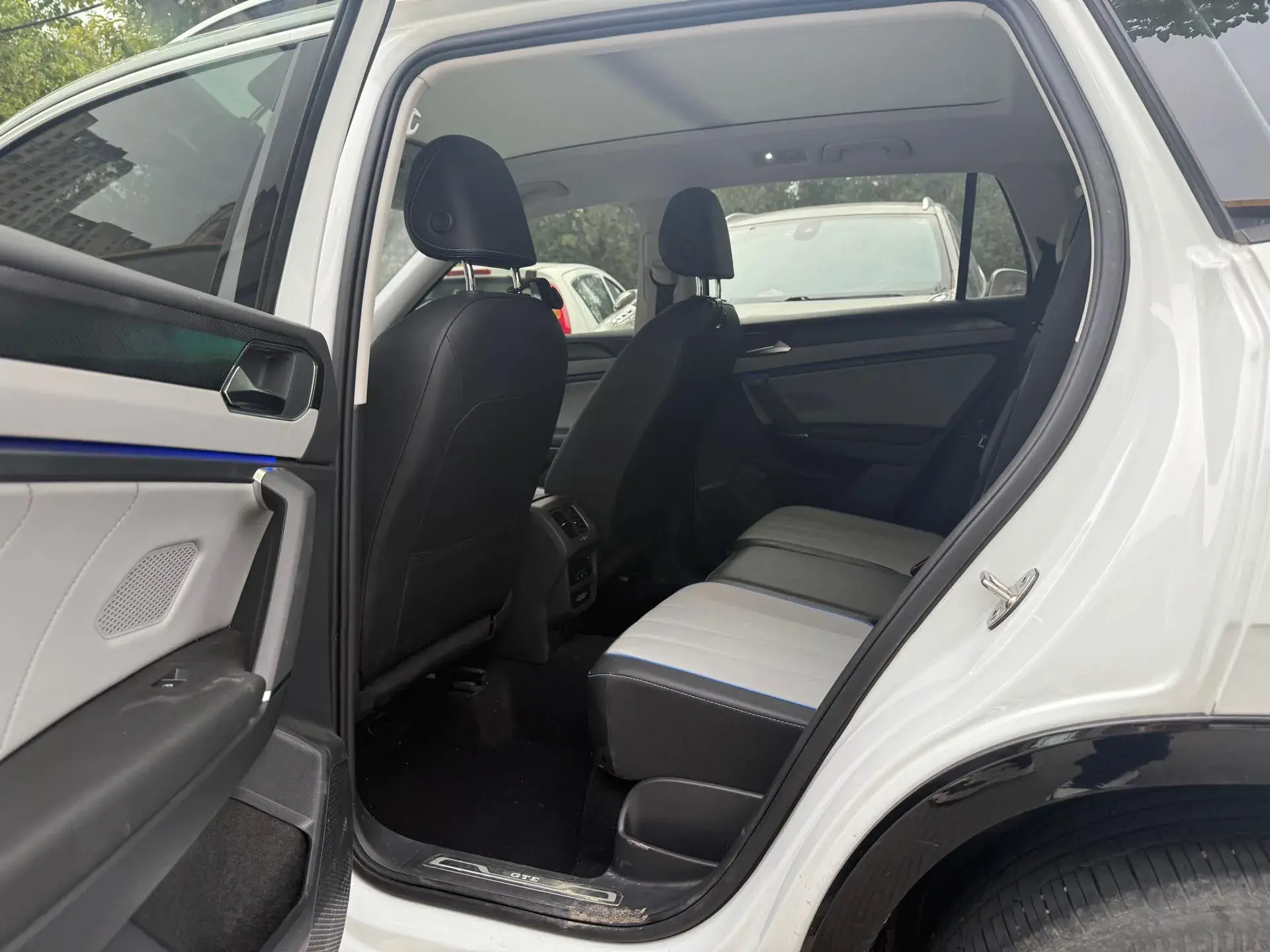 2023 VOLKSWAGEN TAYRON thumbnail 4