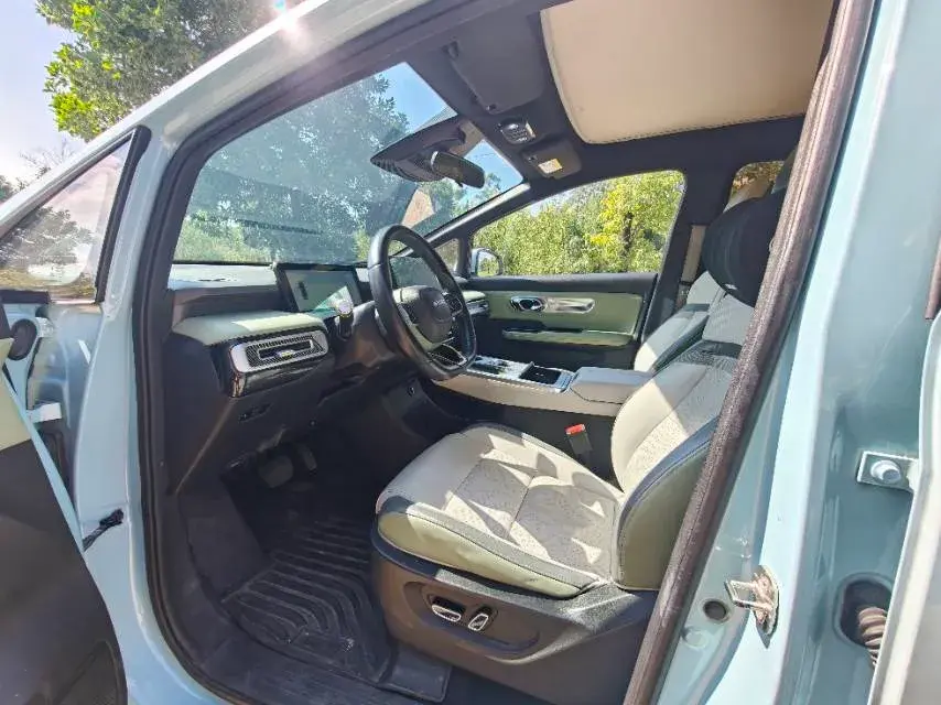 2023 AION Y thumbnail 4